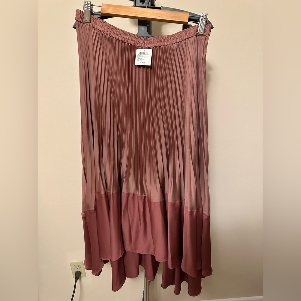 CLUB Monaco Brand New high low skirt - Picture 3 of 3
